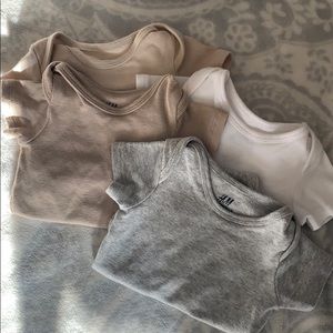 H&M Newborn 1mo onesie lot